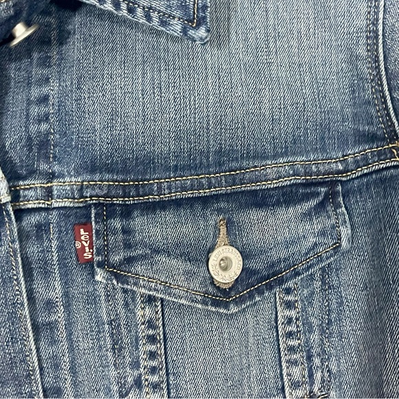 Levi’s Women’s Original Trucker Denim Jean Jacket Medium Wash Sz L - Picture 14 of 16